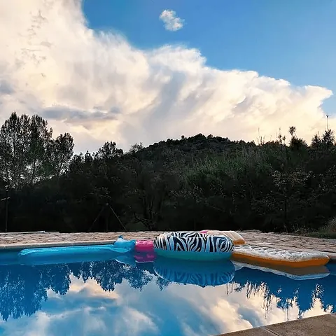 Cal Cabreta Casa Rural piscina con colchonetas